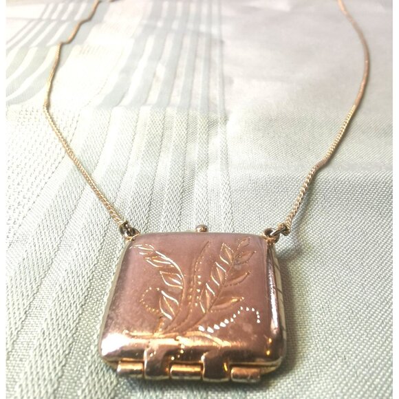 Women's Necklace Pendant Purse1928 Jewelry Co. Gold Tone Closure Necklace Stamp - Picture 1 of 8
